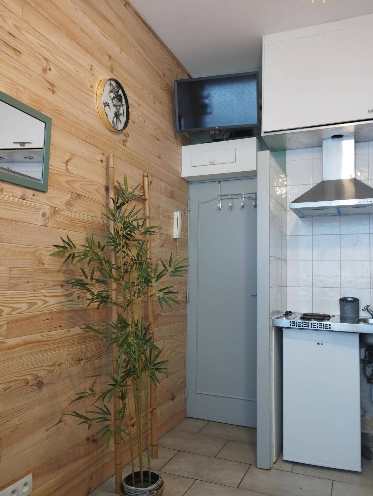 Chambrette Boulevard Des Pyrenees Hypercentre 10M Carre Wc Sur Le Palier, Porte40 Pau Zewnętrze zdjęcie